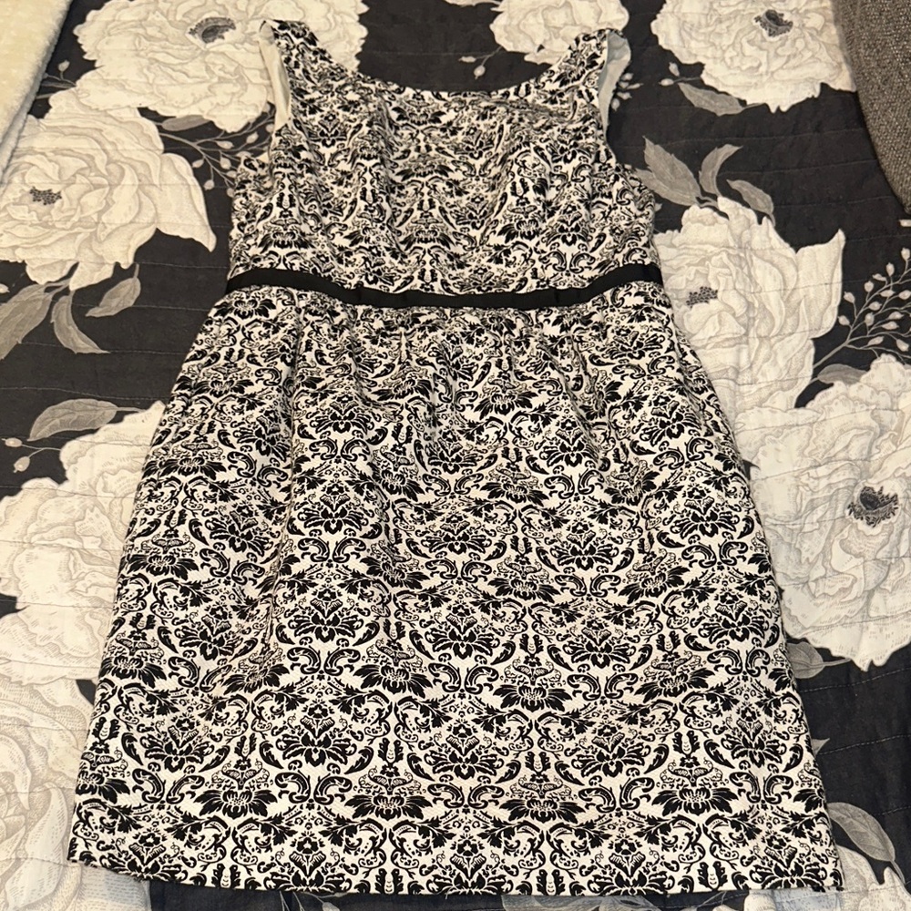Elegant Black and White Patterned Dress